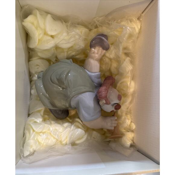 NAO Lladro 1492 “Sing Along” Clown w/ Trumpet & Top Hat Porcelain Spain w/ Box - Picture 8 of 8